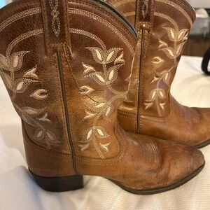 Brown Ariat Girls  Western Cowboy Boots with Embroidered Design